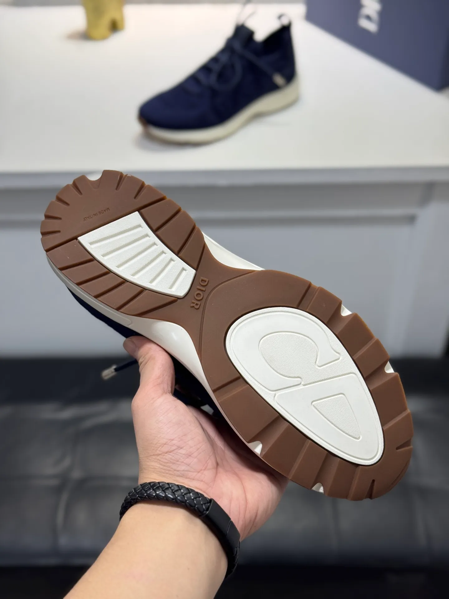 Men's shoes💰400【New style】🎠🎠Dior🔍Top purchasing agent🇮🇹 Di The new super-popular sneakers from the popular sneakers are synchronized with the new counters. The uppers are made of flying woven fabrics, and the logo logo on the tongue is perfectly reproduced with complex craftsmanship that is a must-have for fashionistas. The soles: the original soles are specially provided by the original factory, and the exclusive molded soles are super comfortable. The original factory orders, 🔍🔍multiple colors are available, you can go in and out of the counter at will, welcome to compare, a must-have for fashionable men. Code number: 38-44 (45 customized